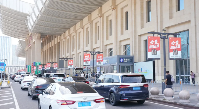 当中国速度邂逅润滑科技，力士润滑油闪耀济南西站!